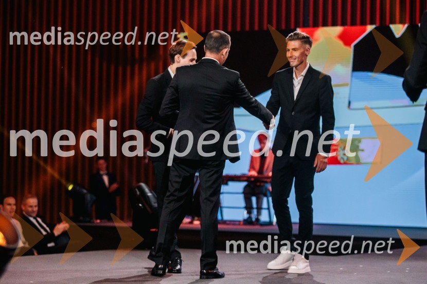  Enzo Smrekar, predsednik uprave Droge Kolinske in glavni direktor strateškega poslovnega področja v Atlantic Grupi, predsednik SZS, podpredsednik Olimpijskega komiteja Slovenije;  Timi Zajc, smučarski skakalecVečer šampionov 2024