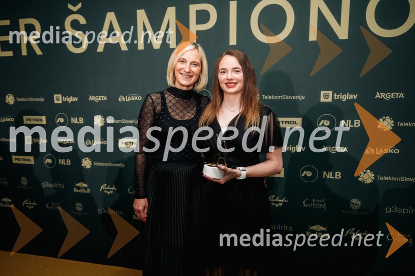  ... ;  Aneja EinfaltVečer šampionov 2024