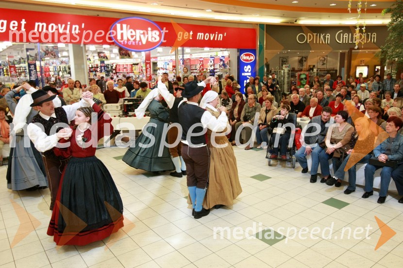Folklorno društvo Lovrenc na PohorjuFestival narodnozabavne glasbe v Europarku