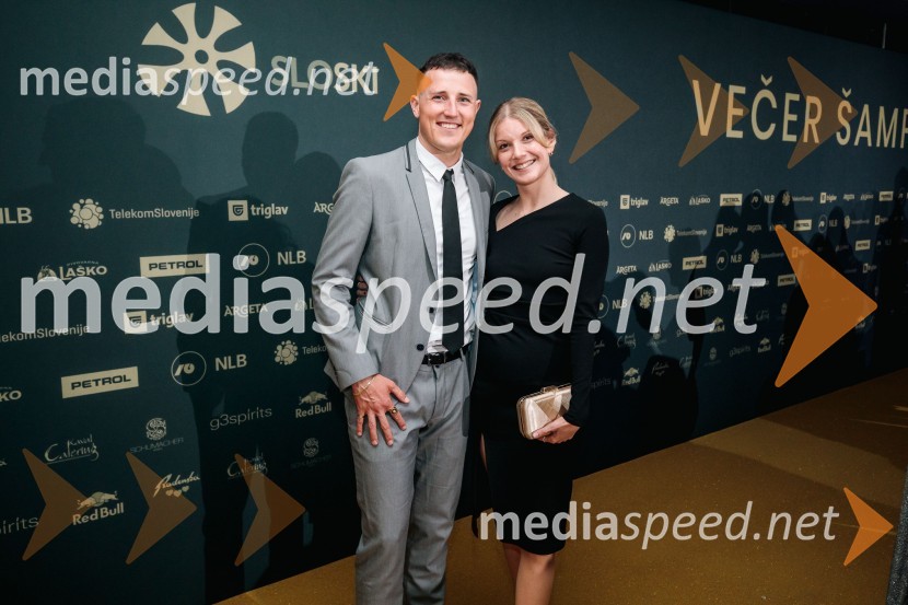  Štefan Hadalin, nekdanji alpski smučar;  Katja Krivec, dekle Štefana HadalinaVečer šampionov 2024