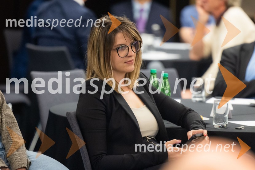 Čaj z razlogom na konferenci z naslovom Pospeševanje zelenega prehoda - priložnosti in financiranje