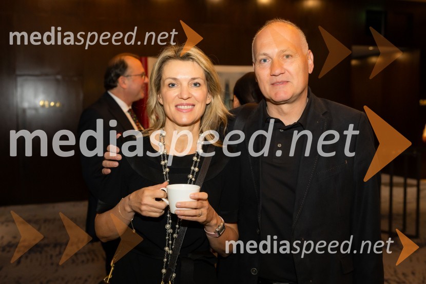  Barbara Uranjek, direktorica, Britansko-slovenska gospodarska zbornica;  ... Čaj z razlogom na konferenci z naslovom Pospeševanje zelenega prehoda - priložnosti in financiranje