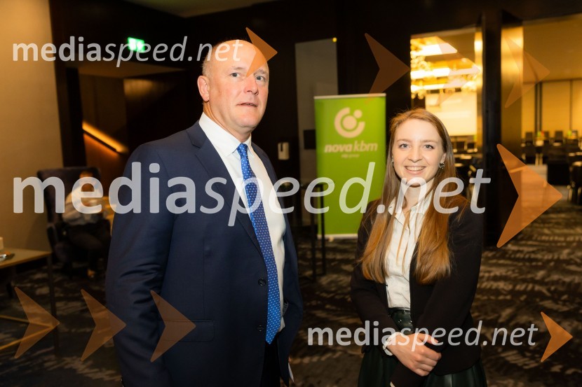  Daniel Dean, predsednik strateške svetovalne skupine, Mednarodna banka za jedrsko infrastrukturo;  Špela Drobnič Rener, Britansko-slovenska gospodarska zbornicaČaj z razlogom na konferenci z naslovom Pospeševanje zelenega prehoda - priložnosti in financiranje