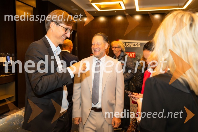  ... ;  John Denhof, direktor podjetja Subtle InsightsČaj z razlogom na konferenci z naslovom Pospeševanje zelenega prehoda - priložnosti in financiranje