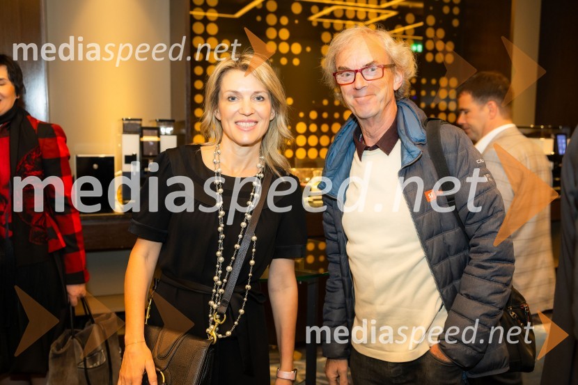  Barbara Uranjek, direktorica, Britansko-slovenska gospodarska zbornica;  ... Čaj z razlogom na konferenci z naslovom Pospeševanje zelenega prehoda - priložnosti in financiranje