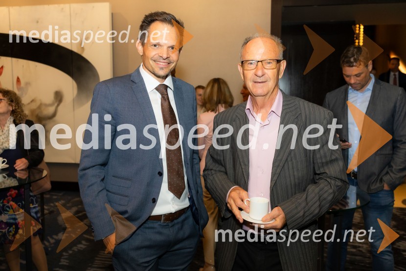  Žiga FIšer, Britansko-slovenska gospodarska zbornica;  ... Čaj z razlogom na konferenci z naslovom Pospeševanje zelenega prehoda - priložnosti in financiranje