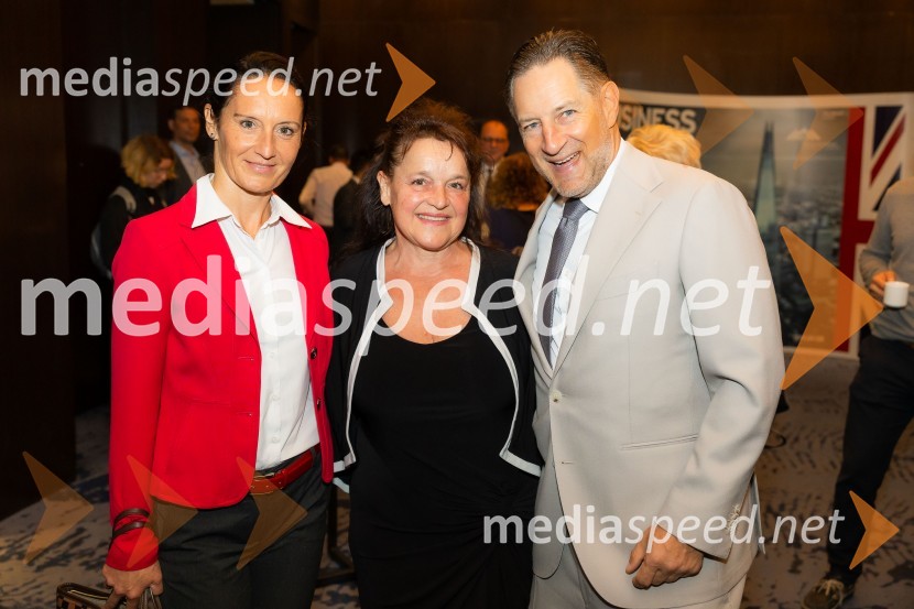  ... ;  ... ;  John Denhof, direktor podjetja Subtle InsightsČaj z razlogom na konferenci z naslovom Pospeševanje zelenega prehoda - priložnosti in financiranje