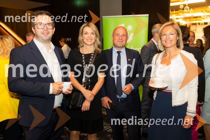  ... ;  Barbara Uranjek, direktorica, Britansko-slovenska gospodarska zbornica;  Tit Potočnik, direktor Triglavski narodni park;  ... Čaj z razlogom na konferenci z naslovom Pospeševanje zelenega prehoda - priložnosti in financiranje