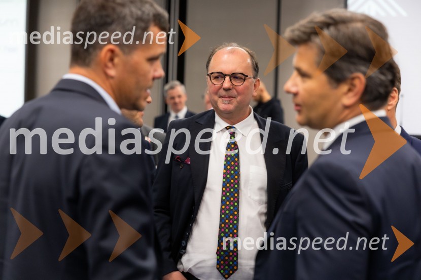  Dejan  Spasovski, ustanovitelj in lastnik, ESG NovoČaj z razlogom na konferenci z naslovom Pospeševanje zelenega prehoda - priložnosti in financiranje