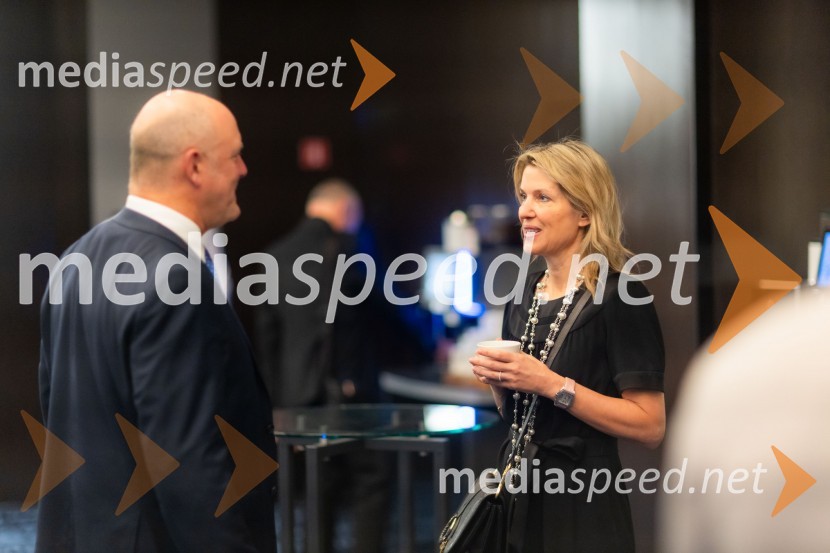  ... ;  Barbara Uranjek, direktorica, Britansko-slovenska gospodarska zbornicaČaj z razlogom na konferenci z naslovom Pospeševanje zelenega prehoda - priložnosti in financiranje