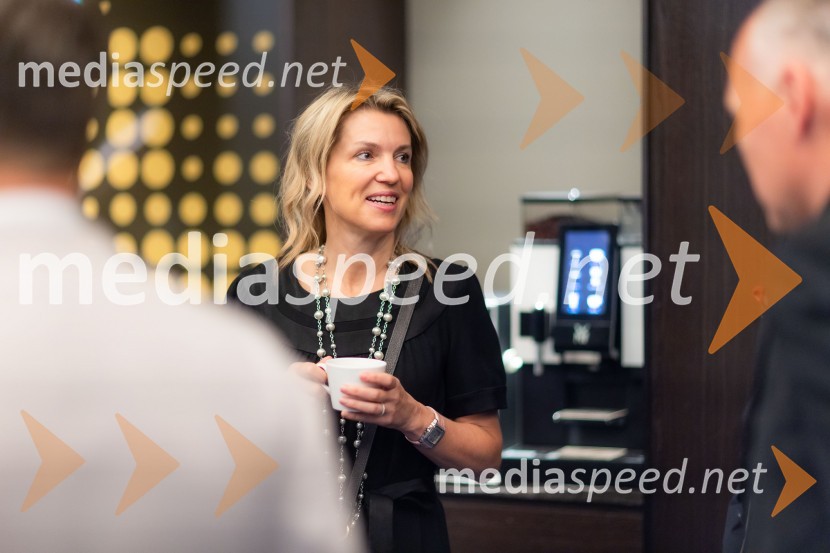  Barbara Uranjek, direktorica, Britansko-slovenska gospodarska zbornicaČaj z razlogom na konferenci z naslovom Pospeševanje zelenega prehoda - priložnosti in financiranje