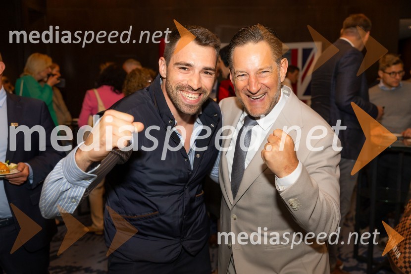  ... ;  John Denhof, direktor podjetja Subtle InsightsČaj z razlogom na konferenci z naslovom Pospeševanje zelenega prehoda - priložnosti in financiranje