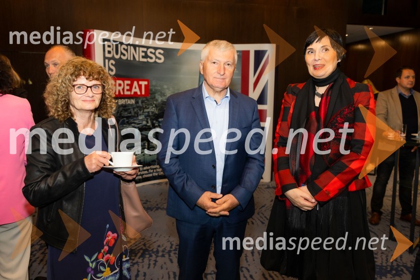  Antonija Božič Cerar, direktorica Službe za okolje, podnebje in energijo, Gospodarska zbornica Slovenije;  ... ;  Tea Bilić Zabric, neodvisna vodja nadzora, Rolls-Royce SMRČaj z razlogom na konferenci z naslovom Pospeševanje zelenega prehoda - priložnosti in financiranje