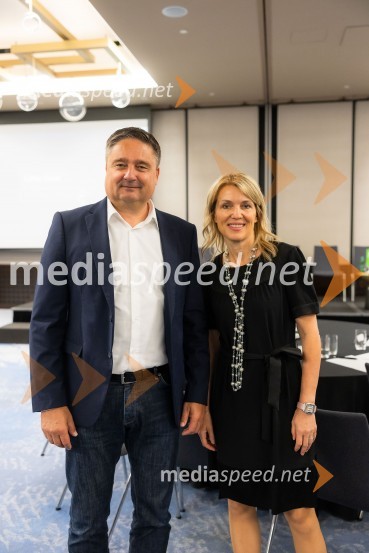  ... ;  Barbara Uranjek, direktorica, Britansko-slovenska gospodarska zbornicaČaj z razlogom na konferenci z naslovom Pospeševanje zelenega prehoda - priložnosti in financiranje