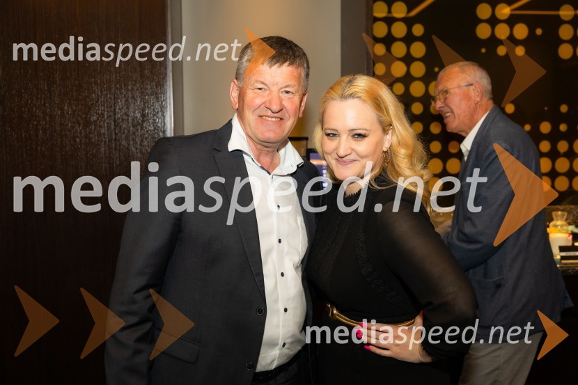  Franci Bogovič, poslanec Evropskega parlamenta, SLS;  ... Čaj z razlogom na konferenci z naslovom Pospeševanje zelenega prehoda - priložnosti in financiranje