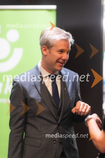 dr. Simon Savšek, vodja pisarne Skupine Evropske investicijske banke v SlovenijiČaj z razlogom na konferenci z naslovom Pospeševanje zelenega prehoda - priložnosti in financiranje