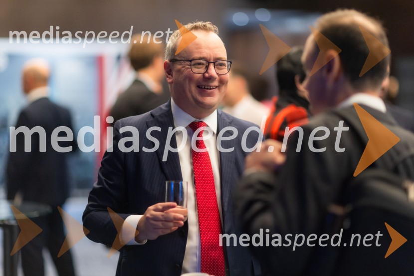  Troy Edwards, partner in so-vodja globalnega energetskega sektorja, A&O ShearmanČaj z razlogom na konferenci z naslovom Pospeševanje zelenega prehoda - priložnosti in financiranje