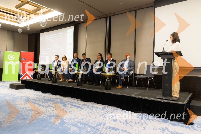 Čaj z razlogom na konferenci z naslovom Pospeševanje zelenega prehoda - priložnosti in financiranje