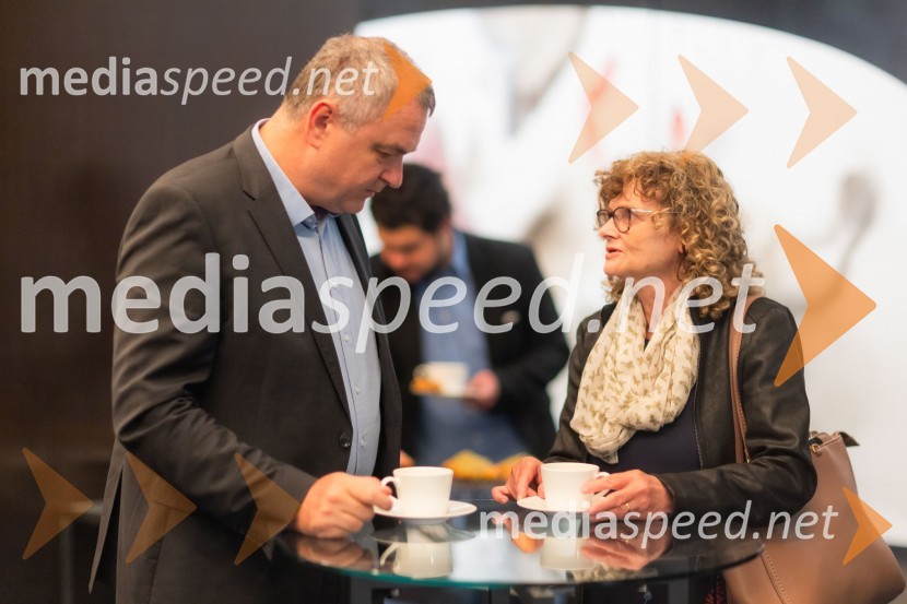  ... ;  Antonija Božič Cerar, direktorica Službe za okolje, podnebje in energijo, Gospodarska zbornica SlovenijeČaj z razlogom na konferenci z naslovom Pospeševanje zelenega prehoda - priložnosti in financiranje
