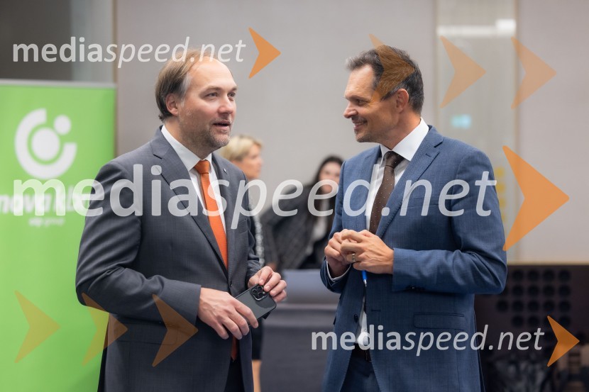  Mart D. Buh, vodja poslovnega razvoja, Britansko-slovenska gospodarska zbornica;  Žiga FIšer, Britansko-slovenska gospodarska zbornicaČaj z razlogom na konferenci z naslovom Pospeševanje zelenega prehoda - priložnosti in financiranje