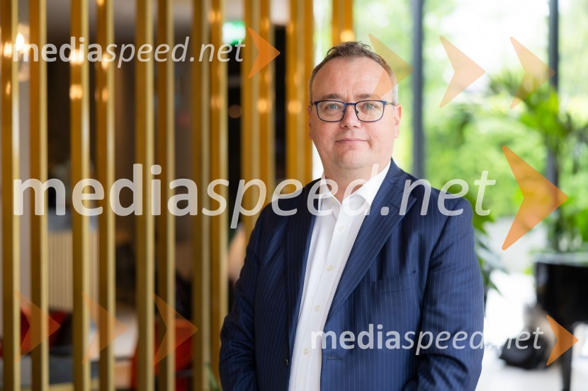  Troy Edwards, partner in so-vodja globalnega energetskega sektorja, A&O ShearmanČaj z razlogom na konferenci z naslovom Pospeševanje zelenega prehoda - priložnosti in financiranje