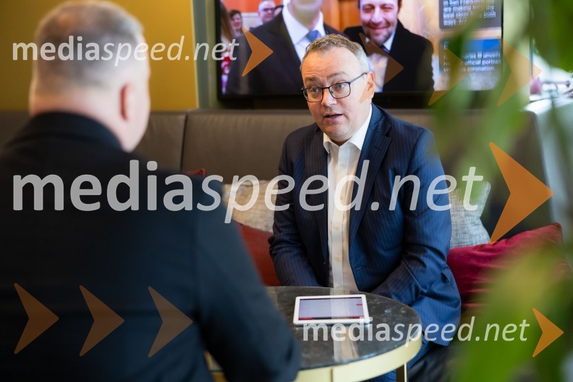  Troy Edwards, partner in so-vodja globalnega energetskega sektorja, A&O ShearmanČaj z razlogom na konferenci z naslovom Pospeševanje zelenega prehoda - priložnosti in financiranje