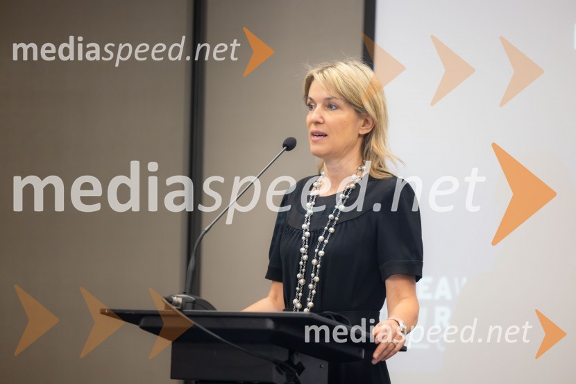  Barbara Uranjek, direktorica, Britansko-slovenska gospodarska zbornicaČaj z razlogom na konferenci z naslovom Pospeševanje zelenega prehoda - priložnosti in financiranje