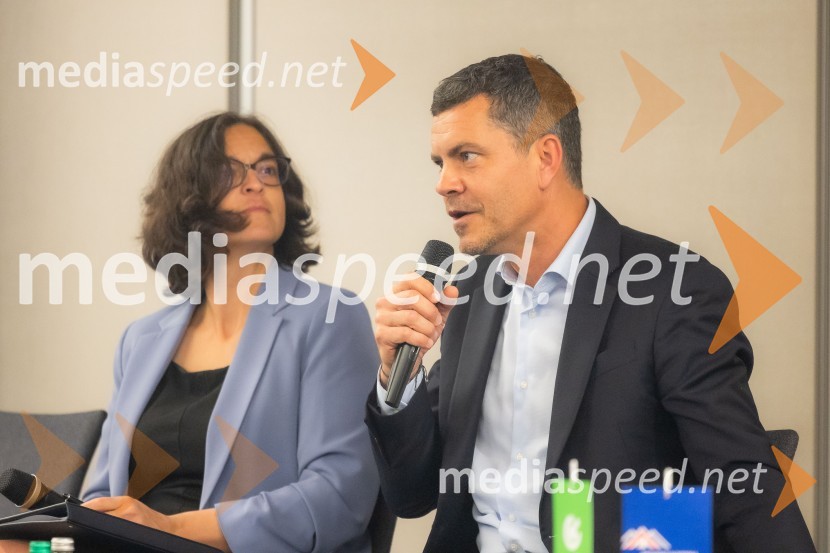  ... ;  Luka Vesnaver, predsednik Britansko-slovenske gospodarske zbornice in partner v ION AdvisoryČaj z razlogom na konferenci z naslovom Pospeševanje zelenega prehoda - priložnosti in financiranje