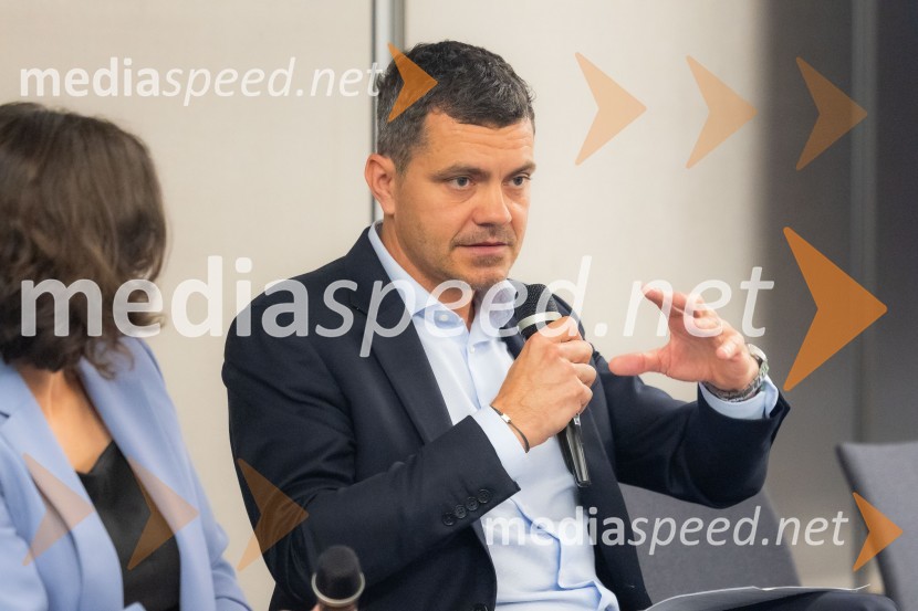  Luka Vesnaver, predsednik Britansko-slovenske gospodarske zbornice in partner v ION AdvisoryČaj z razlogom na konferenci z naslovom Pospeševanje zelenega prehoda - priložnosti in financiranje