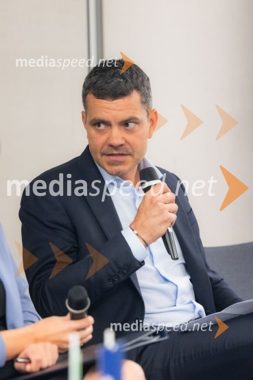  Luka Vesnaver, predsednik Britansko-slovenske gospodarske zbornice in partner v ION AdvisoryČaj z razlogom na konferenci z naslovom Pospeševanje zelenega prehoda - priložnosti in financiranje