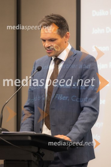  Žiga FIšer, Britansko-slovenska gospodarska zbornicaČaj z razlogom na konferenci z naslovom Pospeševanje zelenega prehoda - priložnosti in financiranje