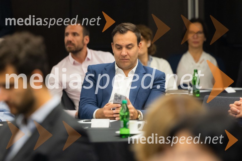 Čaj z razlogom na konferenci z naslovom Pospeševanje zelenega prehoda - priložnosti in financiranje