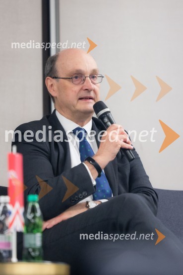  Huw Williams, UK Department for Energy Security and Net ZeroČaj z razlogom na konferenci z naslovom Pospeševanje zelenega prehoda - priložnosti in financiranje