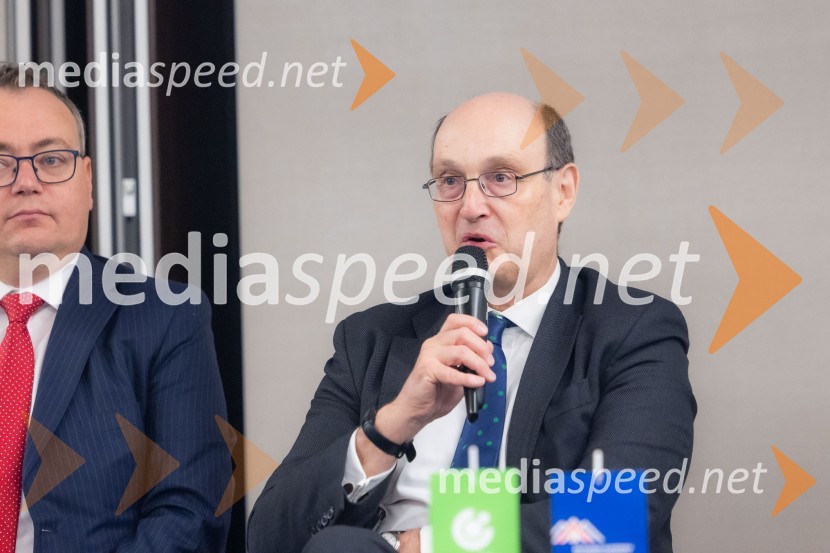  Huw Williams, UK Department for Energy Security and Net ZeroČaj z razlogom na konferenci z naslovom Pospeševanje zelenega prehoda - priložnosti in financiranje