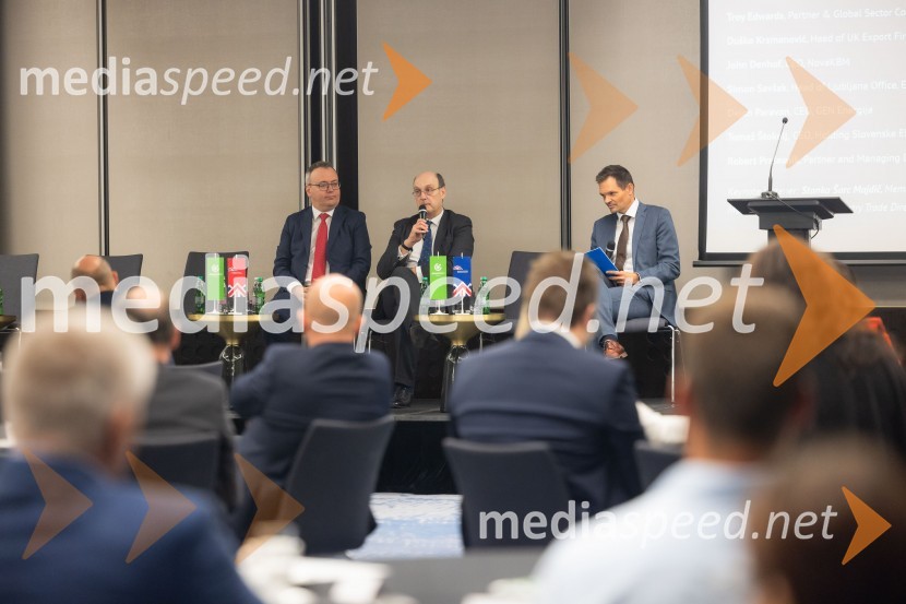  Troy Edwards, partner in so-vodja globalnega energetskega sektorja, A&O Shearman;  Huw Williams, UK Department for Energy Security and Net Zero;  Žiga FIšer, Britansko-slovenska gospodarska zbornicaČaj z razlogom na konferenci z naslovom Pospeševanje zelenega prehoda - priložnosti in financiranje