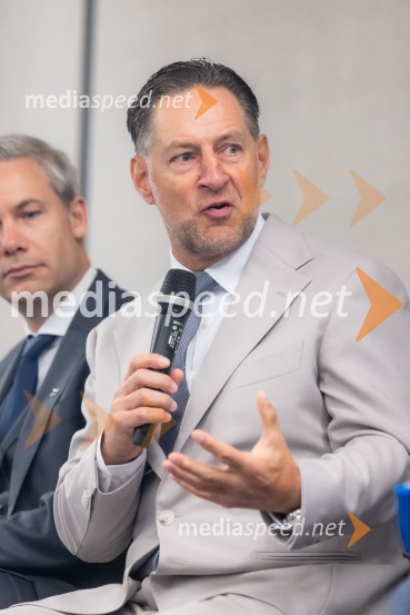  John Denhof, direktor podjetja Subtle InsightsČaj z razlogom na konferenci z naslovom Pospeševanje zelenega prehoda - priložnosti in financiranje
