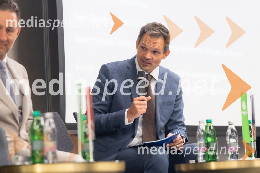  Žiga FIšer, Britansko-slovenska gospodarska zbornicaČaj z razlogom na konferenci z naslovom Pospeševanje zelenega prehoda - priložnosti in financiranje