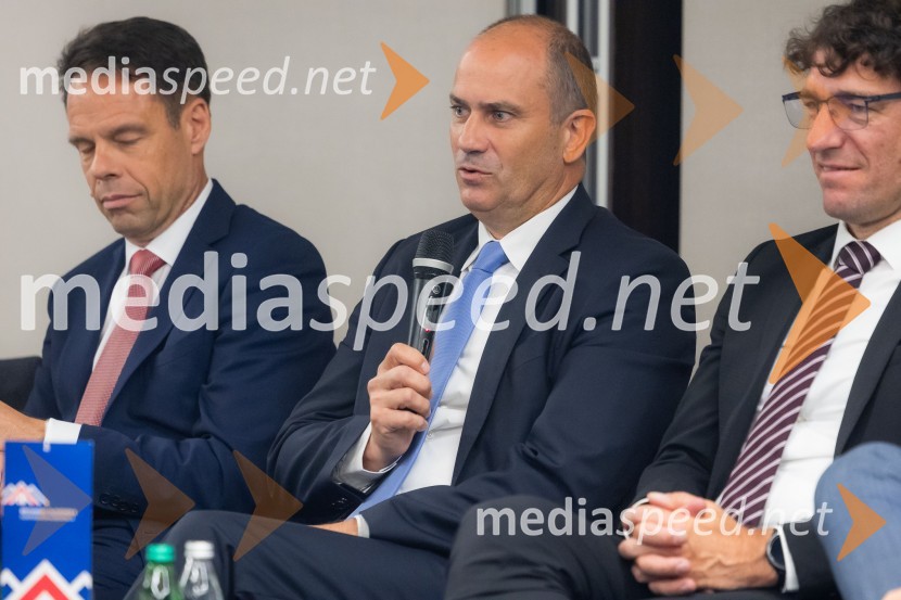 Robert Prelesnik, partner, odvetniška pisarna Rojs, Peljhan, Prelesnik & partnerji;  Tomaž Štokelj, generalni direktor, Holding Slovenske elektrarne;  Dejan Paravan, direktor, GEN EnergijaČaj z razlogom na konferenci z naslovom Pospeševanje zelenega prehoda - priložnosti in financiranje