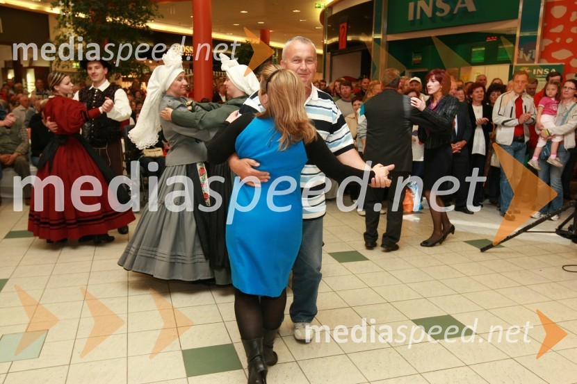 ... in Zvezda NovljanFestival narodnozabavne glasbe v Europarku