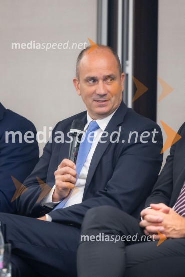  Tomaž Štokelj, generalni direktor, Holding Slovenske elektrarneČaj z razlogom na konferenci z naslovom Pospeševanje zelenega prehoda - priložnosti in financiranje