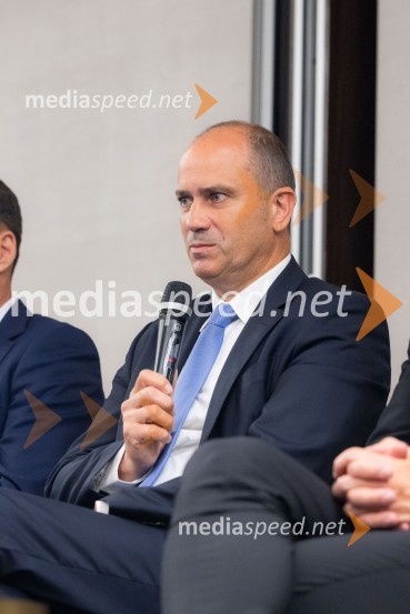  Tomaž Štokelj, generalni direktor, Holding Slovenske elektrarneČaj z razlogom na konferenci z naslovom Pospeševanje zelenega prehoda - priložnosti in financiranje