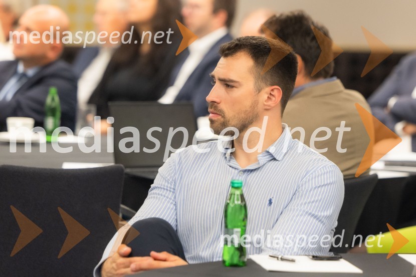 Čaj z razlogom na konferenci z naslovom Pospeševanje zelenega prehoda - priložnosti in financiranje