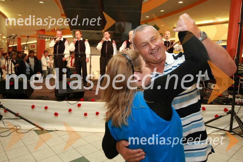 ... in Zvezda NovljanFestival narodnozabavne glasbe v Europarku