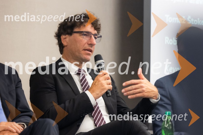  Dejan Paravan, direktor, GEN EnergijaČaj z razlogom na konferenci z naslovom Pospeševanje zelenega prehoda - priložnosti in financiranje