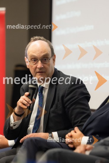  Huw Williams, UK Department for Energy Security and Net ZeroČaj z razlogom na konferenci z naslovom Pospeševanje zelenega prehoda - priložnosti in financiranje