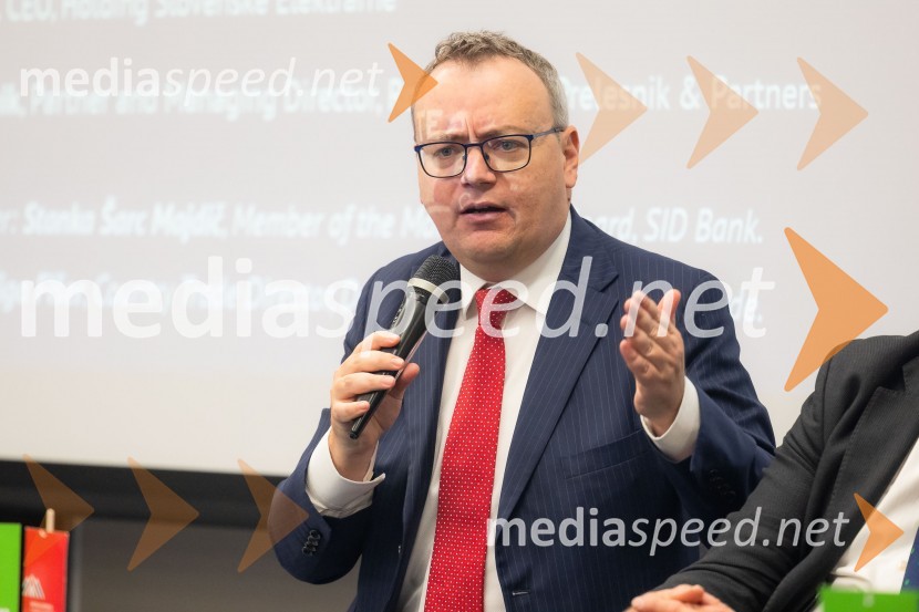  Troy Edwards, partner in so-vodja globalnega energetskega sektorja, A&O ShearmanČaj z razlogom na konferenci z naslovom Pospeševanje zelenega prehoda - priložnosti in financiranje