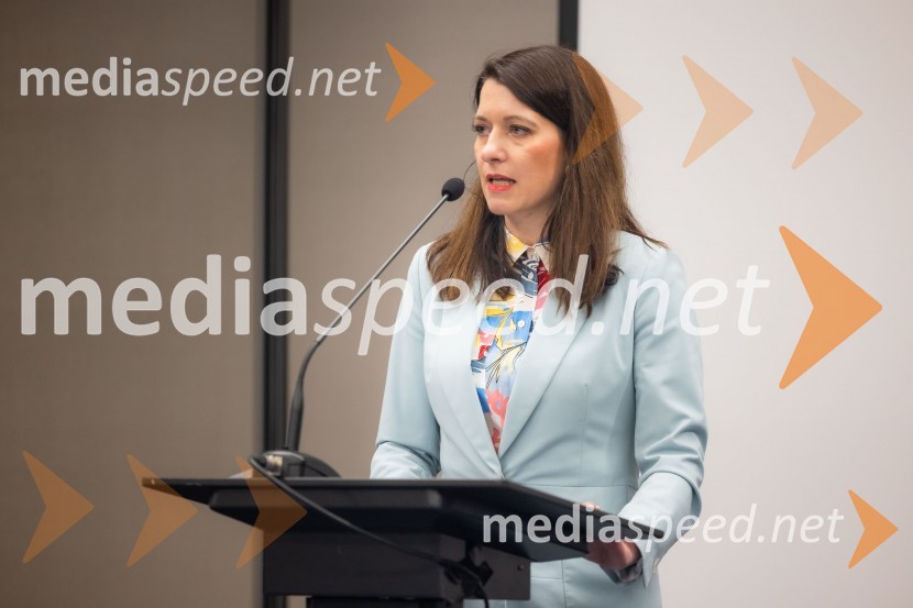  Stanka Šarc Majdič, članica uprave, SID bankaČaj z razlogom na konferenci z naslovom Pospeševanje zelenega prehoda - priložnosti in financiranje