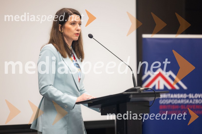  Stanka Šarc Majdič, članica uprave, SID bankaČaj z razlogom na konferenci z naslovom Pospeševanje zelenega prehoda - priložnosti in financiranje