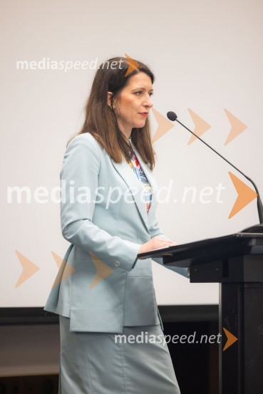  Stanka Šarc Majdič, članica uprave, SID bankaČaj z razlogom na konferenci z naslovom Pospeševanje zelenega prehoda - priložnosti in financiranje