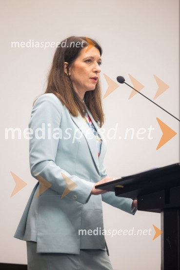  Stanka Šarc Majdič, članica uprave, SID bankaČaj z razlogom na konferenci z naslovom Pospeševanje zelenega prehoda - priložnosti in financiranje